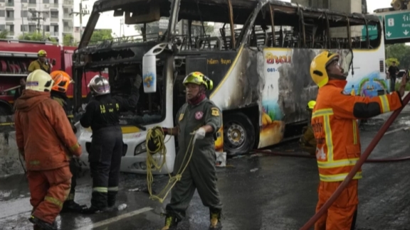 泰国在校车火灾造成 23 人死亡后加强安全措施 第1张